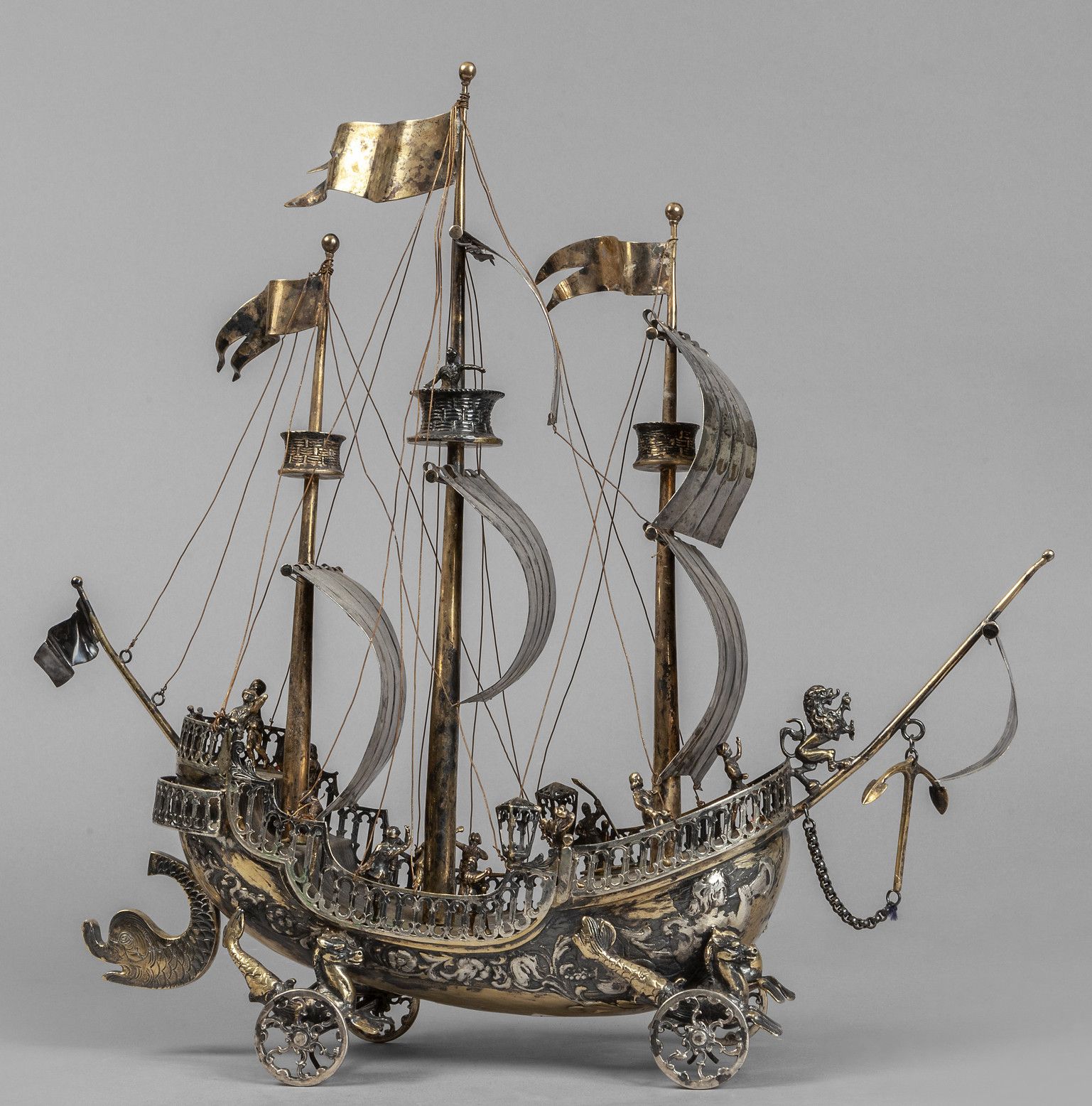 OGGETTISTICA (-) 物品 (-)
银制三桅帆船，德国 19世纪
厘米。41x11xh.42，Gr.2244
