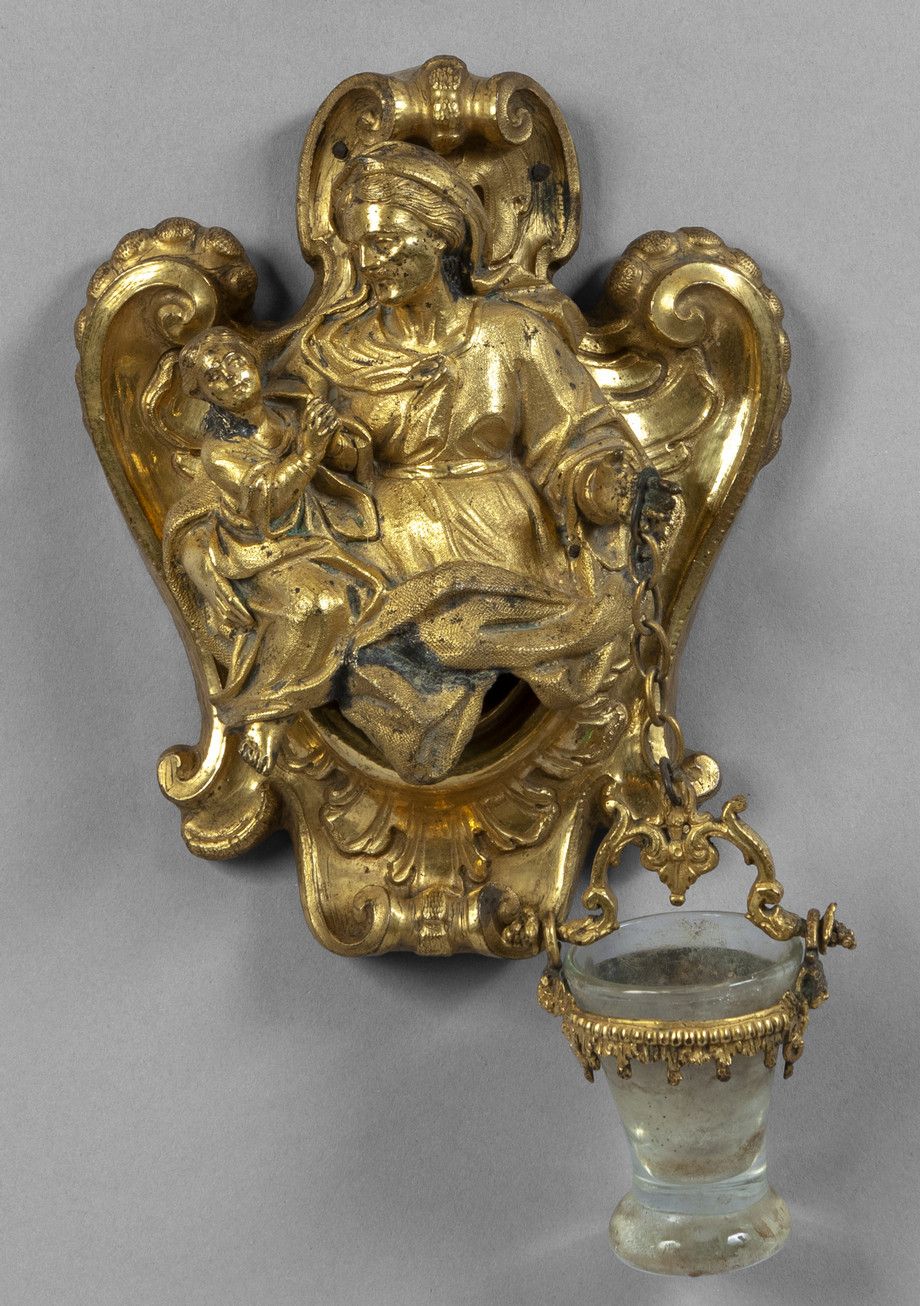 Acquasantiera in rame dorato raffigurante 镀金铜质圣水箱，描绘了圣安妮和圣母，罗马 18世纪
12x25厘米。