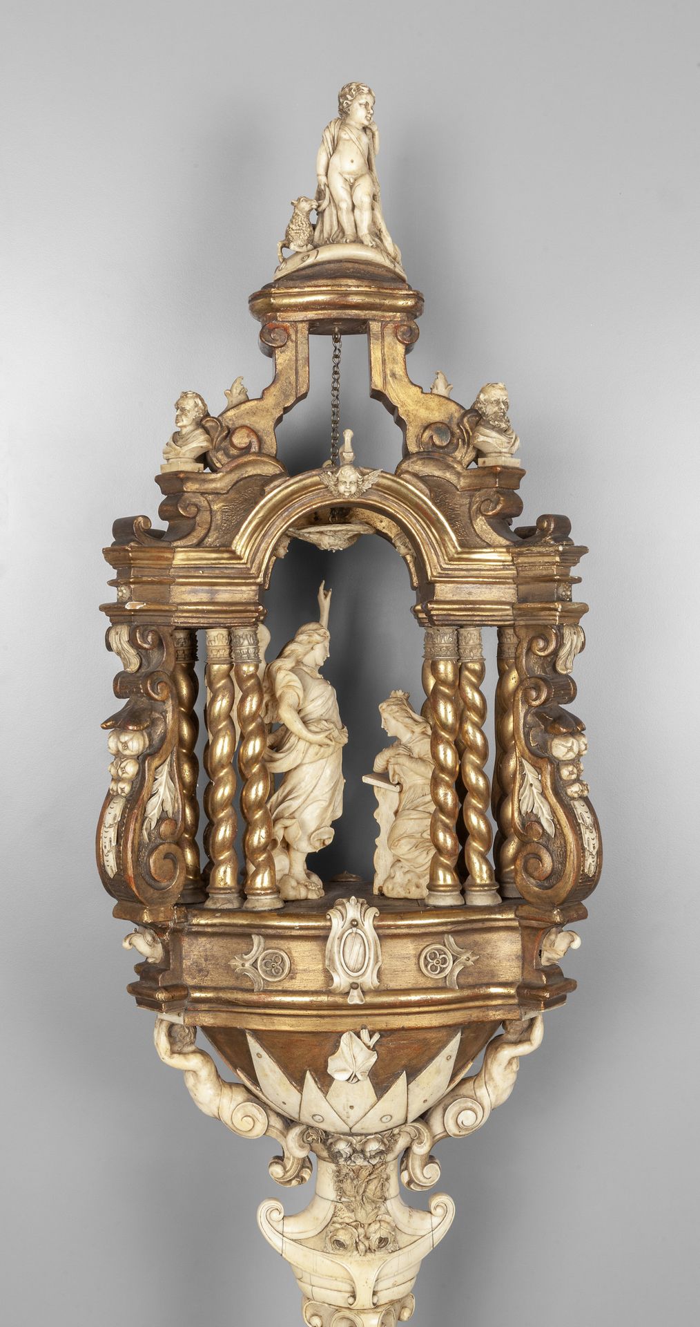 Lanterna in avorio raffigurante l'Annunciazione 象牙灯笼，描绘了圣母领报和圣约翰及四位福音书作者，西西里岛19世&hellip;