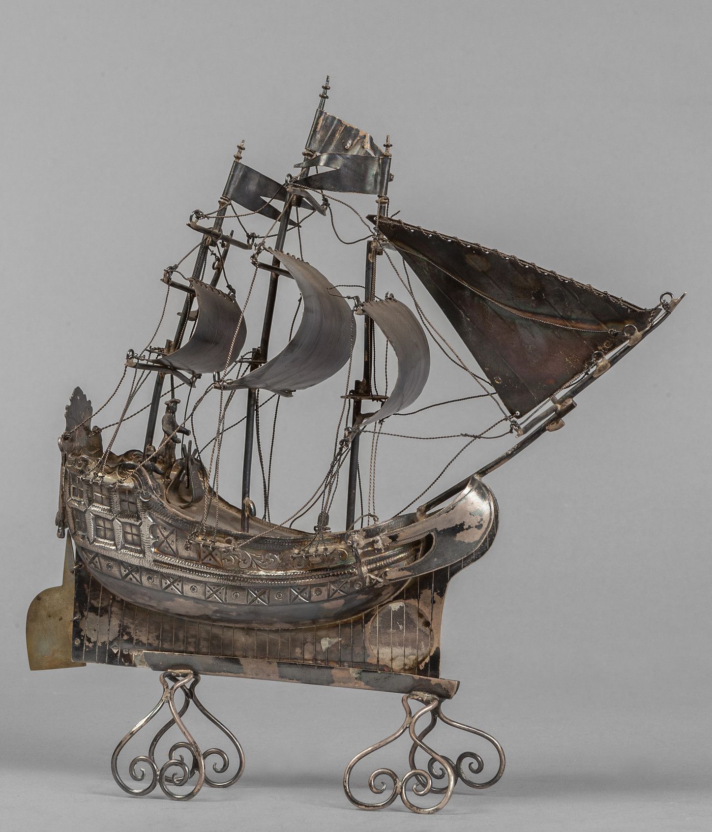 OGGETTISTICA (-) 物品 (-)
小型大帆船模型，德国 19世纪
cm.25x9xh.25, gr.358