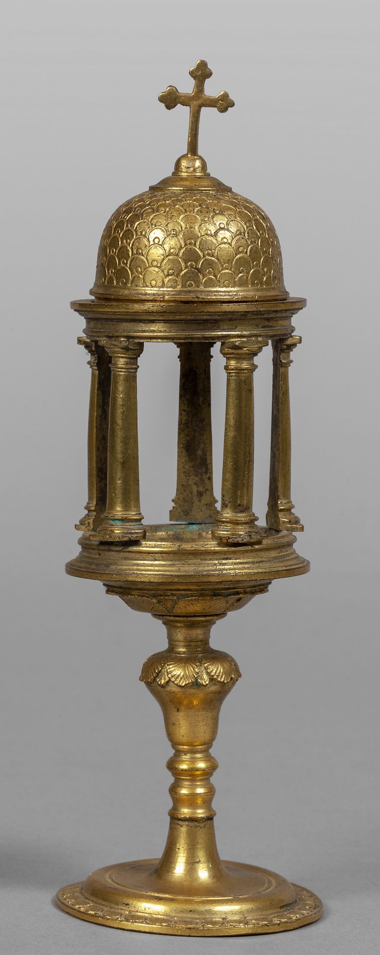 Ostensorio in bronzo dorato, sec. XVII 镀金的青铜僧侣，17世纪
h. Cm.21