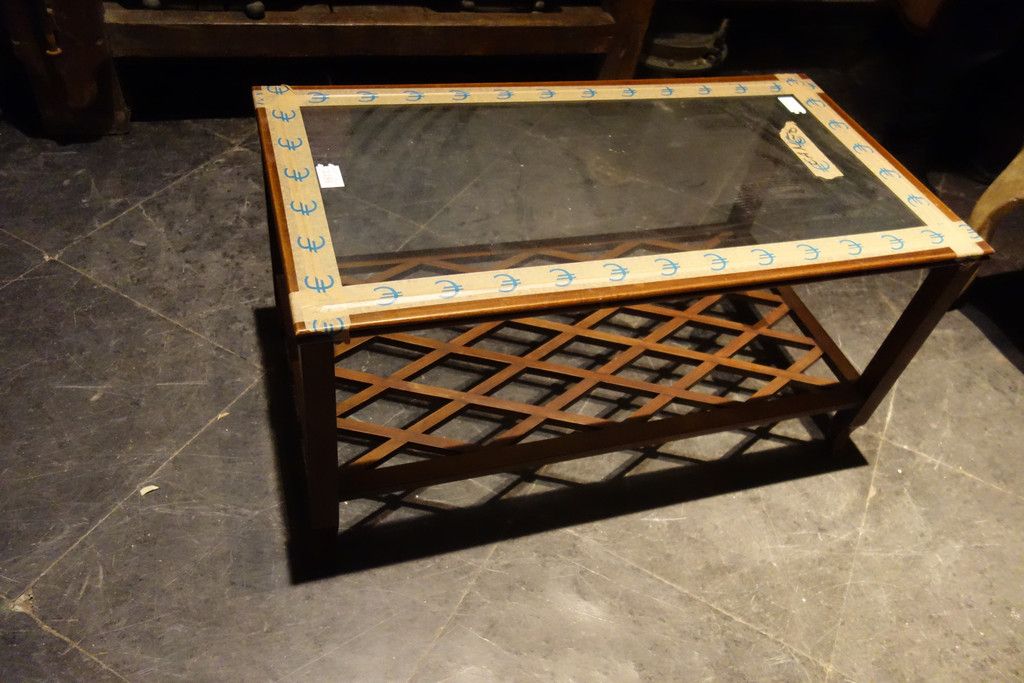 Tavolo da sofa moderno in legno e vetro 木质和玻璃的现代沙发桌
cm. 137x93 h. 91