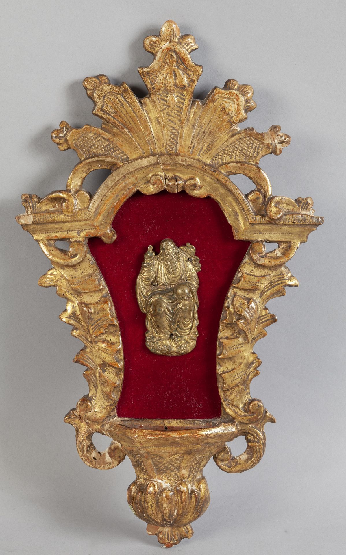 Acquasantiera in legno intagliato e dorato, 雕刻和镀金的木制圣水瓶，18世纪
h.Cm.48