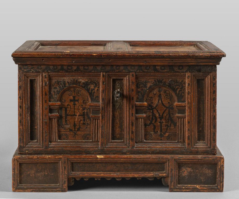Modello di cassapanca in legno intagliato e 雕刻和火烧的木箱模型，里面有许多秘密，上威尼斯18世纪
厘米。40x23&hellip;