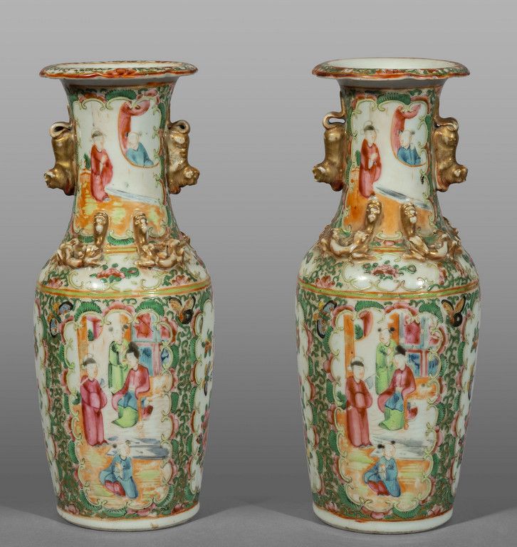 Coppia di piccoli vasi in porcellana Famiglia Paire de petits vases en porcelain&hellip;