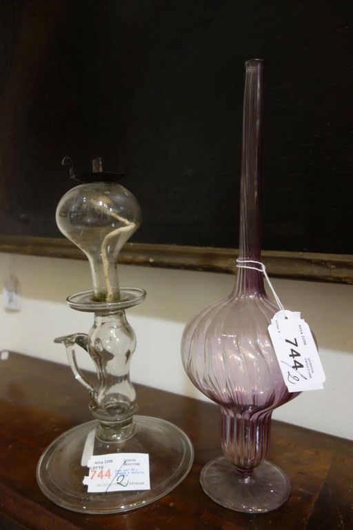 Vaso anni'40 e lampada a petrolio in vetro Vase et lampe à huile en verre des an&hellip;