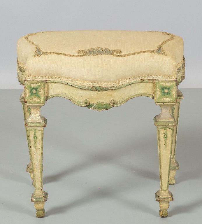 # Sgabello Luigi XVI in legno laccato bianco e # 路易十六的白色和绿色漆木凳子
厘米。50x29 h.47