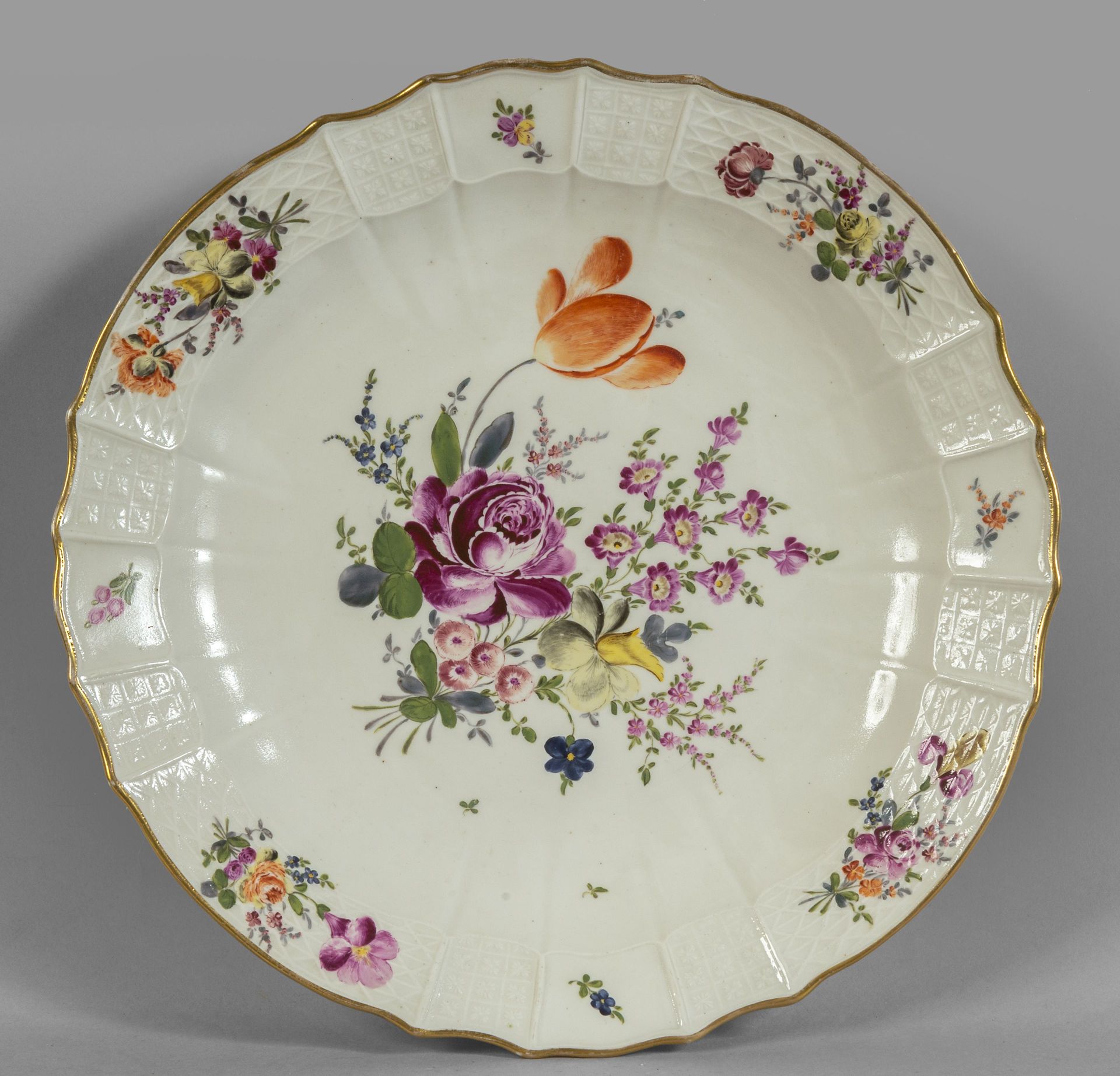 OGGETTISTICA Large Meissen porcelain dish decorated in polychrome with flowers o&hellip;