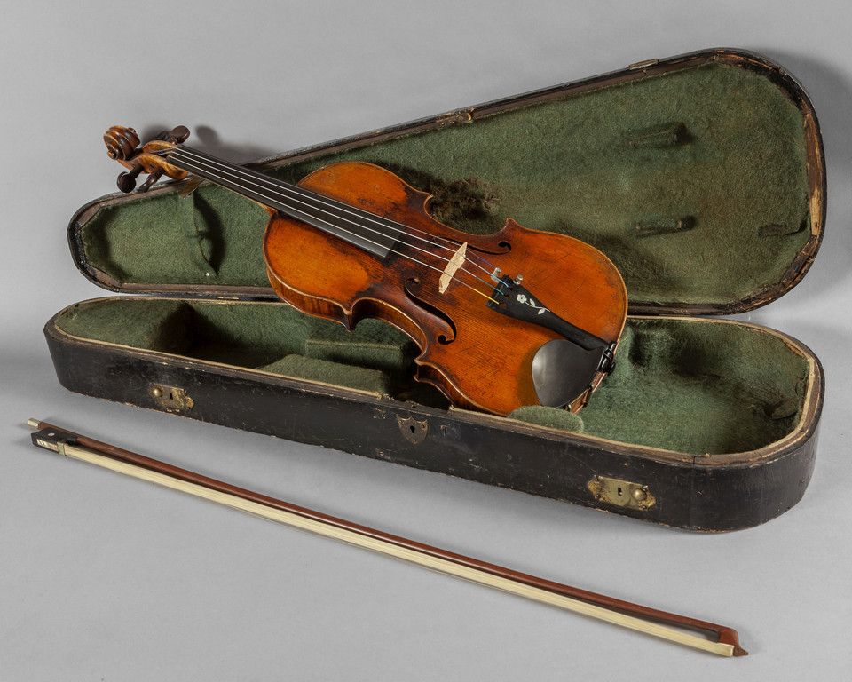 OGGETTISTICA 小提琴（385毫米音箱216毫米音叉和143毫米琴颈）18世纪末19世纪初米滕瓦尔德地区（状况良好）和小提琴布列塔尼米勒库尔1889年&hellip;