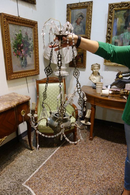 MOBILE 一对金属篮子吊灯和玻璃坠子 19世纪
直径40厘米，高80。