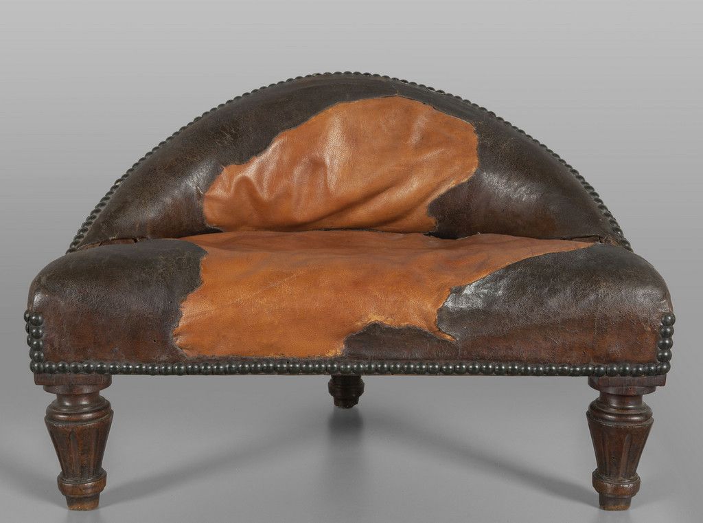 OGGETTISTICA Modelo de sofá Luis XVI en madera tallada de finales del siglo XVII&hellip;