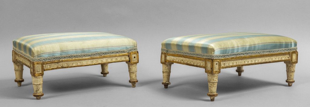 OGGETTISTICA 18世纪下半叶，一对路易十六时期的精雕镀金漆木凳
cm.30x22xh.15