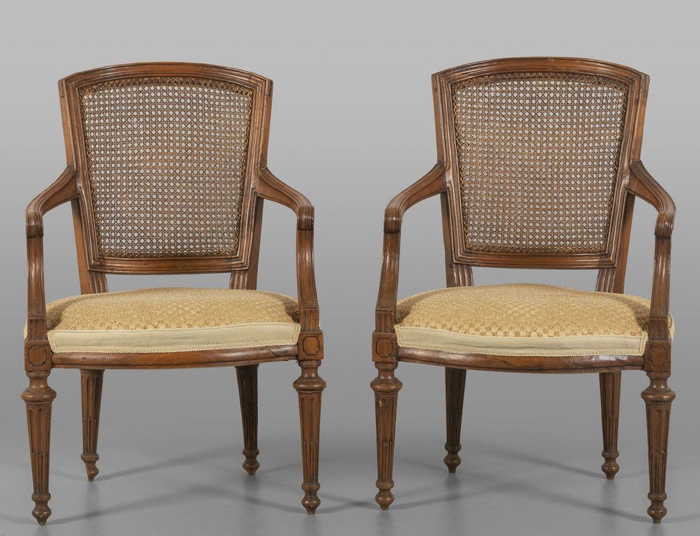 MOBILE 一对路易十六时期的胡桃木扶手椅 热那亚 18世纪末