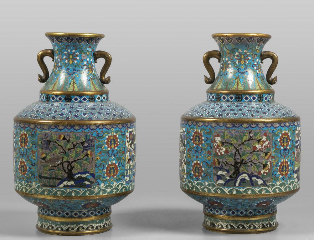 OGGETTISTICA Paire de vases cloisonnés avec poignées en bronze doré Chine 19e si&hellip;