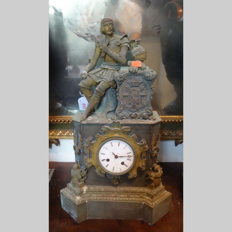 Orologio in antimonio sormontato da uomo con Antimony clock surmounted by man wi&hellip;