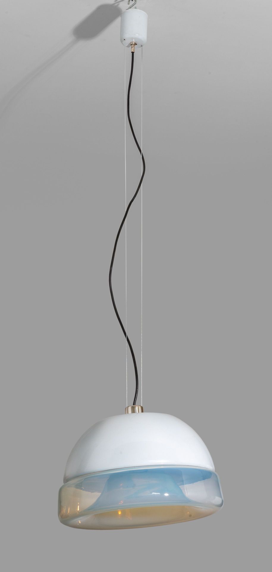 LAMPADARIO Lampe de suspension des années 1970. 
Verre en aluminium laqué.
Diffu&hellip;
