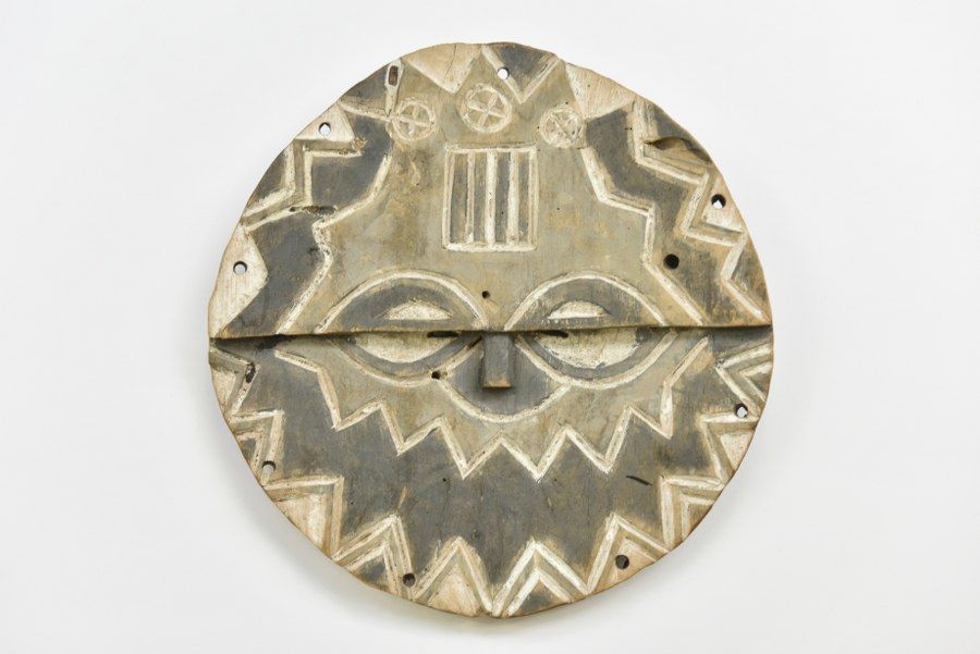 TEKE-TSAAYI, République du Congo. Mask of dancer " Kidumu ", TEKE-TSAAYI, Republ&hellip;