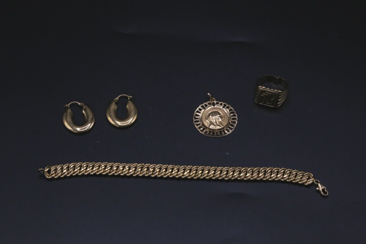 Null Bracelet en or jaune (750) maille américaine, chevalière d'homme monogrammé&hellip;
