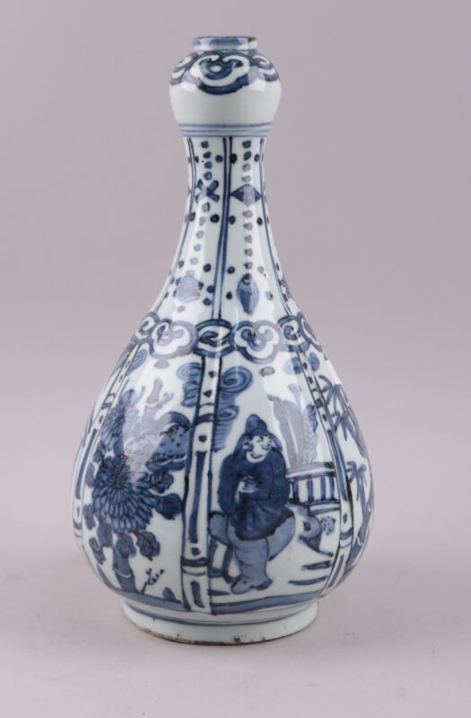 Null Vase en céramique à décor de personnages, H: 30 cm