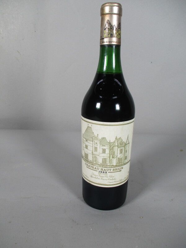 Null 1blleCh. HAUT-BRION haute épaule, étiquette poussiéreuseGraves1982