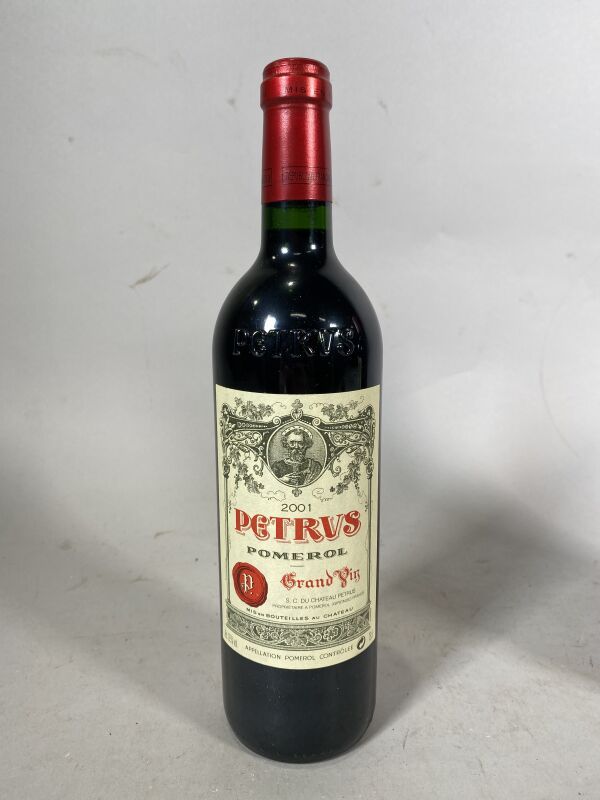 Null 1 Flasche Ch. PETRUS Pomerol 2001