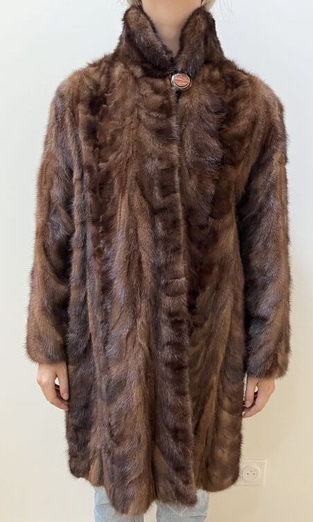 Null Michel Gouzik in Bordeaux - Long mink coat, one-button closure