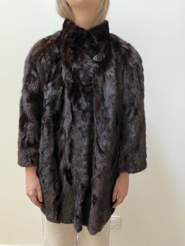 Null 皮埃尔-马里切勒在波城
四分之三长的貂皮大衣，纽扣固定 
尺寸36/38