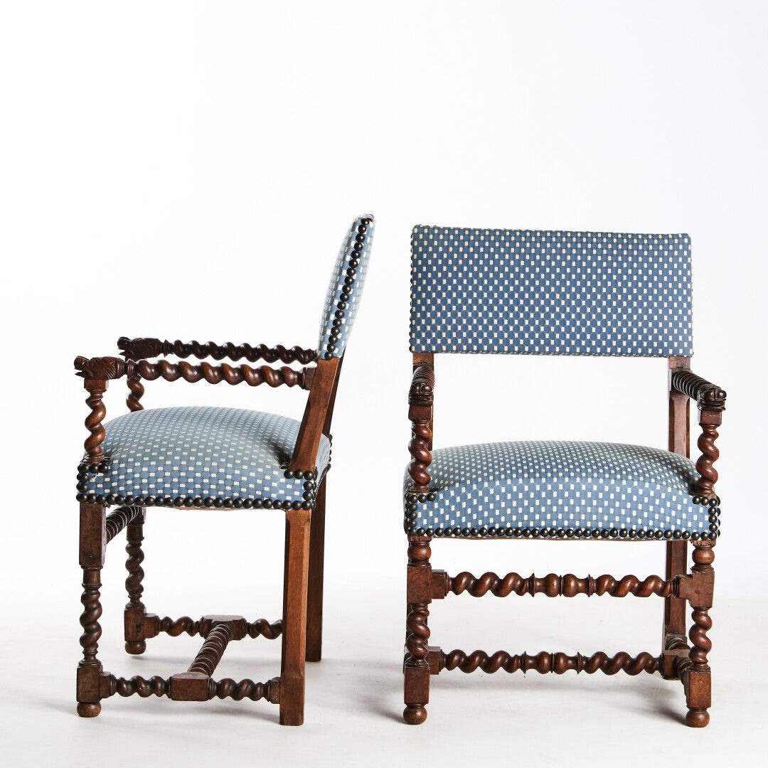 Null Two chairs with turned walnut arms.

Armrests with lion muffles. Legs with &hellip;