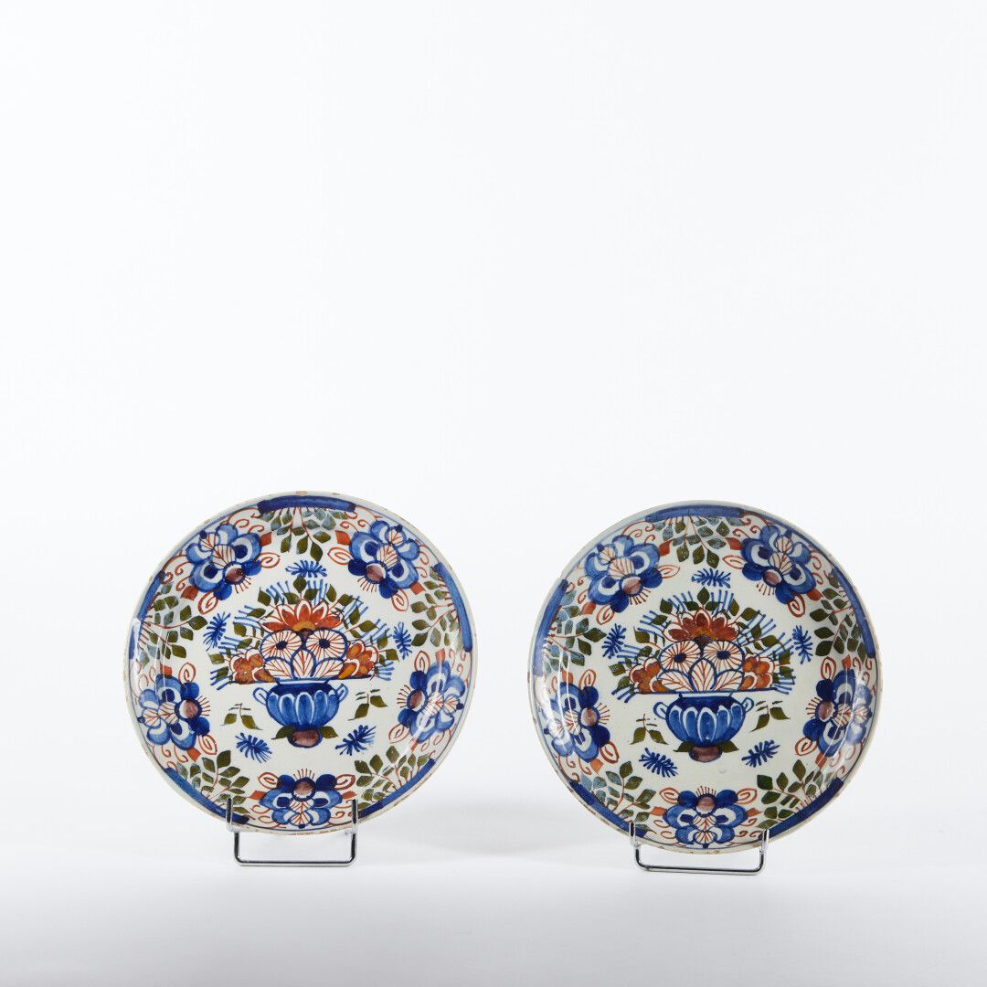 Null DELFT

Pair of earthenware soup plates with polychrome decoration of flower&hellip;