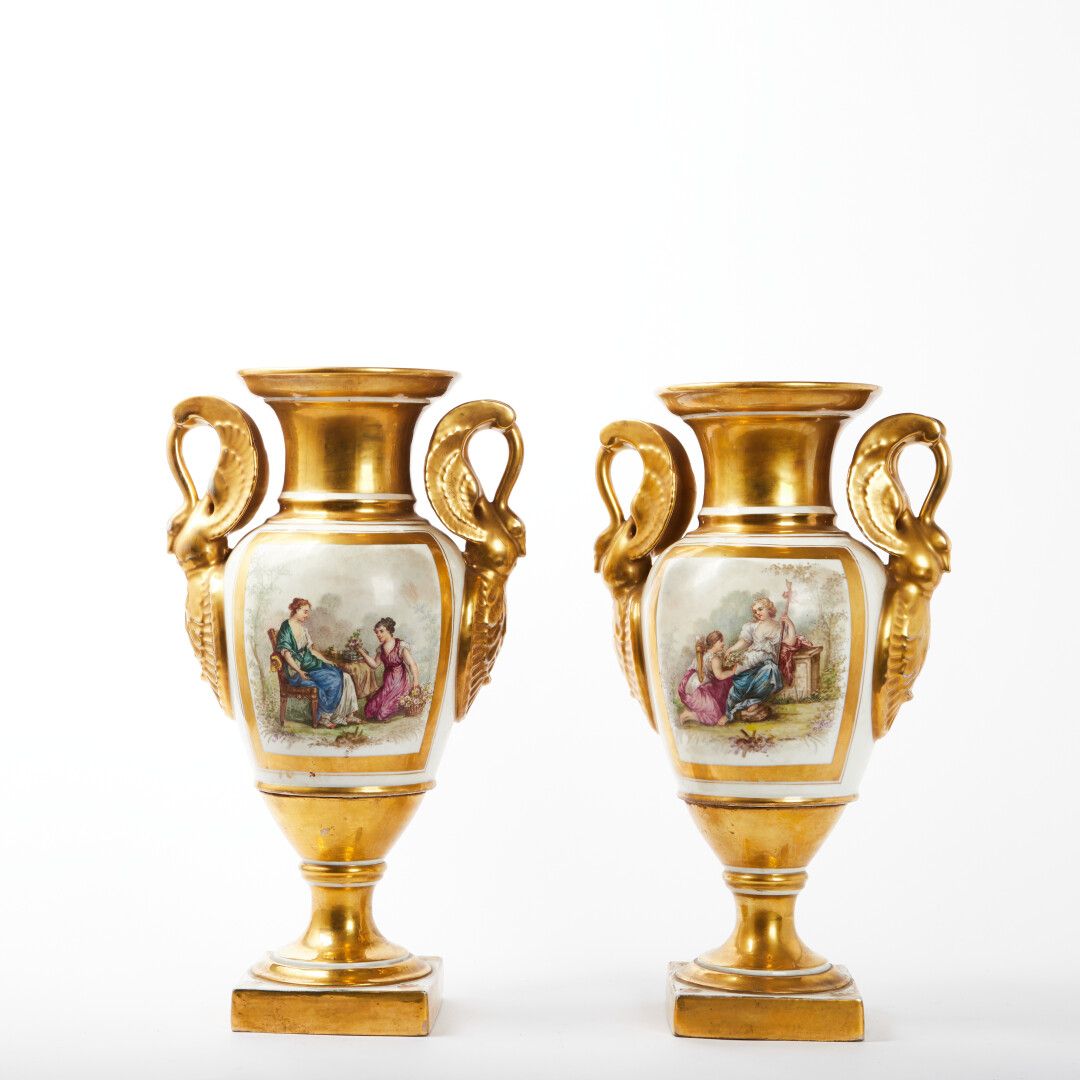 Null Paire de vases balustres en porcelaine à décor polychrome

Epoque Napoléon &hellip;