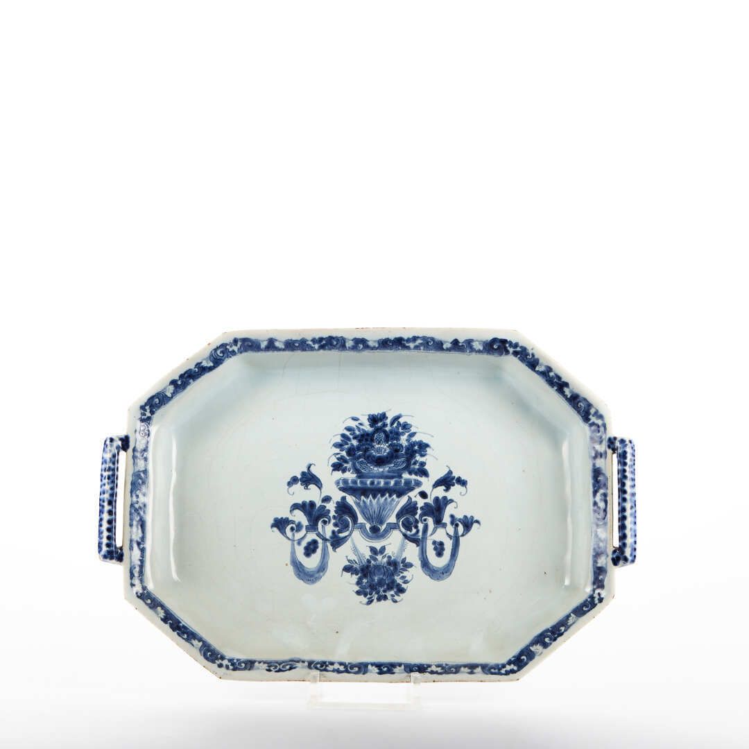 Null LILLE

Small octagonal tray with 2 handles in earthenware decorated in blue&hellip;