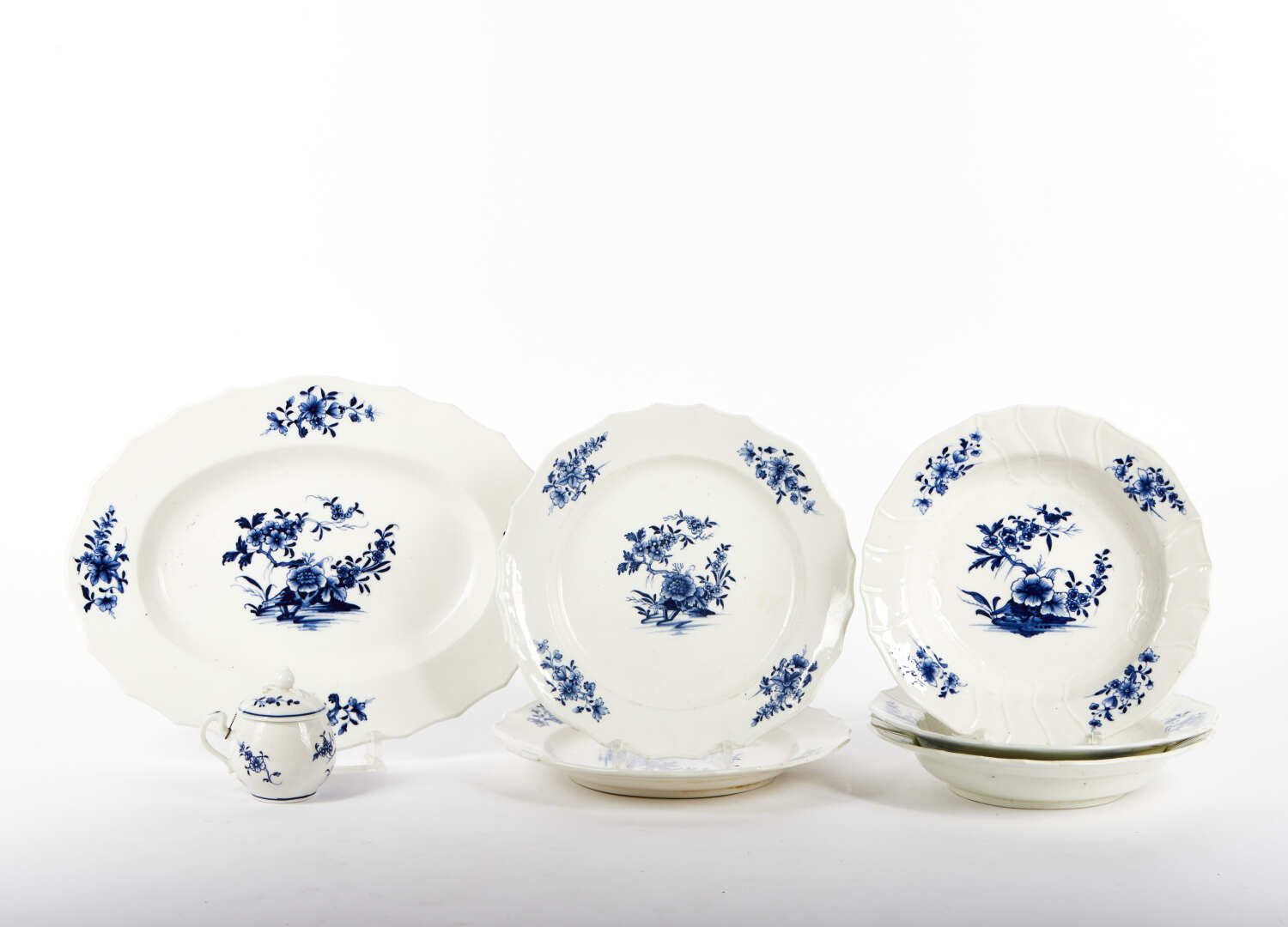 Null ARRAS/TOURNAI 

Set in soft paste with decoration in blue monochrome with t&hellip;