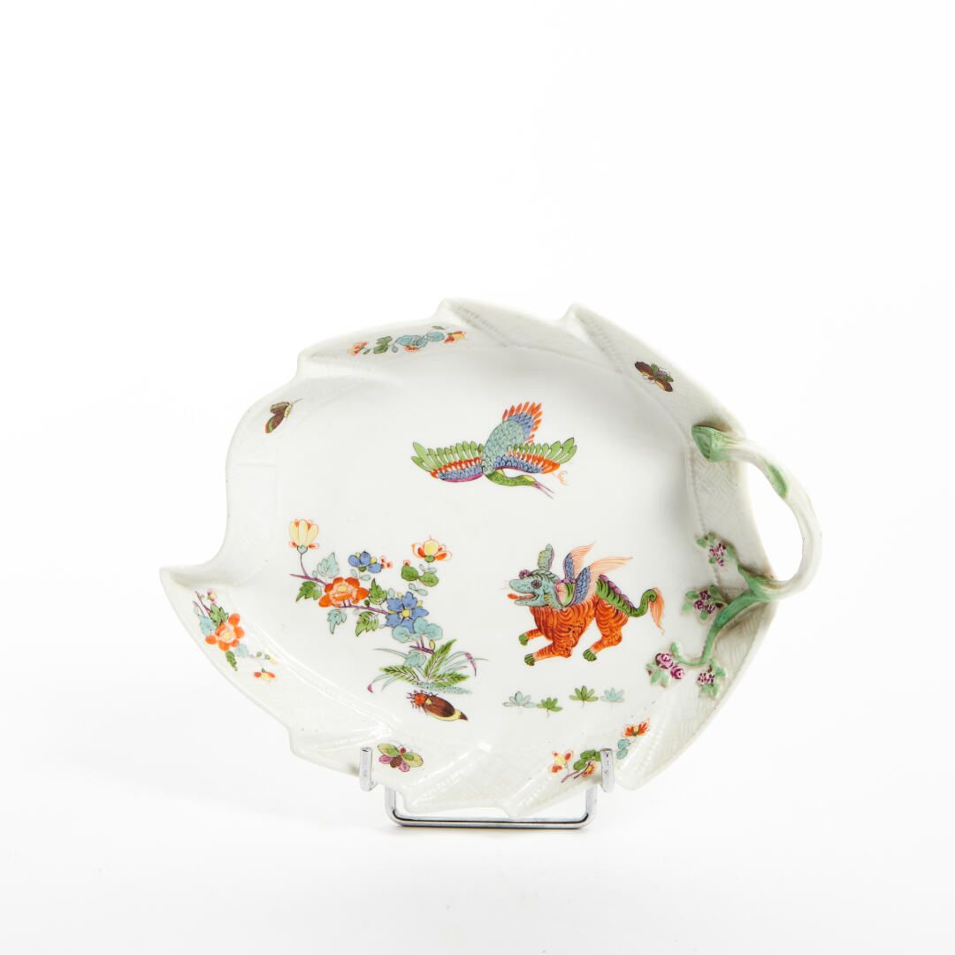 Null SAXE Meissen

Coupe feuille à anse en porcelaine à décor polychrome dans le&hellip;