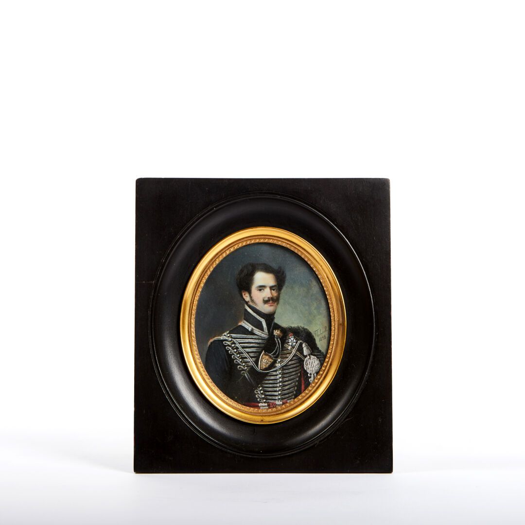 Null 艾梅-蒂博特 (1780-1868)

带有荣誉军团的帝国军官画像

椭圆形象牙上的微型画，右下方签名，日期为1828年

9,5 x 8 cm