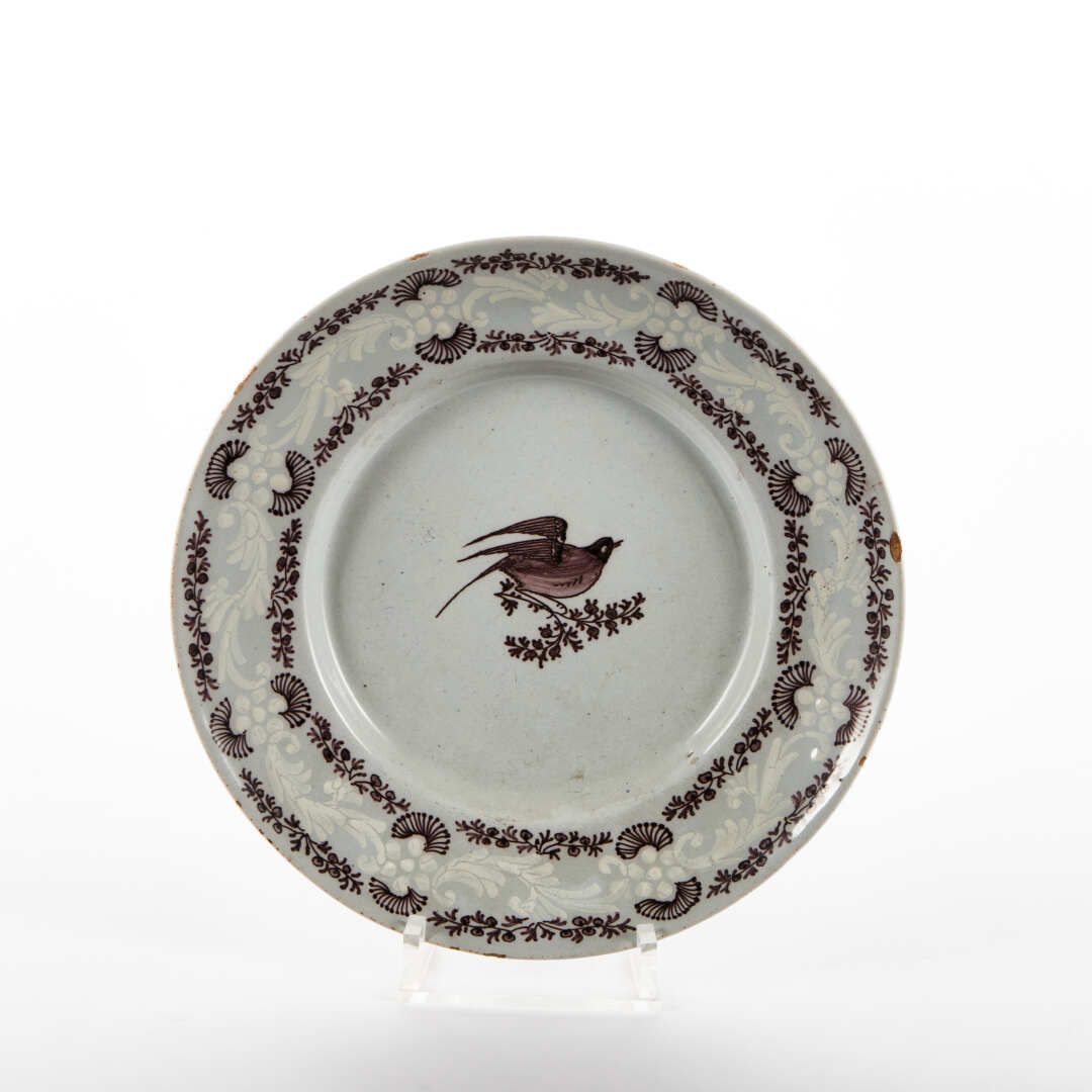 Null SAINT AMAND

Earthenware plate decorated in manganese cameo of bird and flo&hellip;