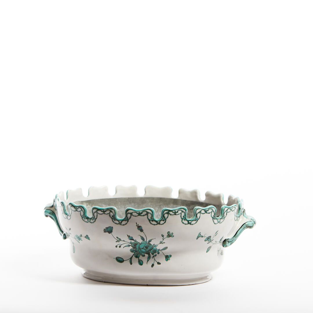 Null MARSEILLE

Earthenware canopy in green monochrome with flowers