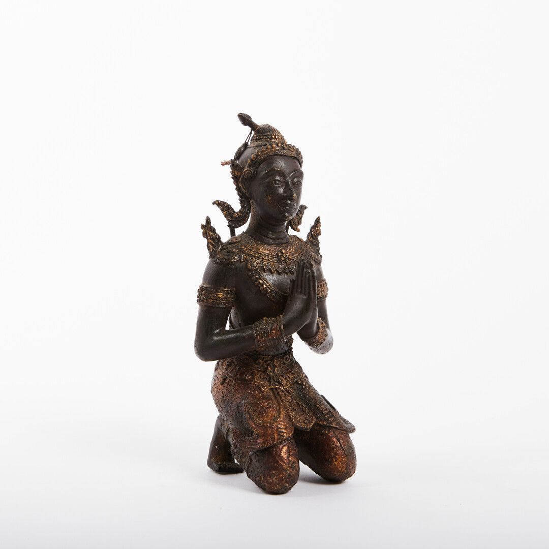 Null Balinese figure in prayer in bronze

Burma

Height : 24 cm



Expert : ANSA&hellip;