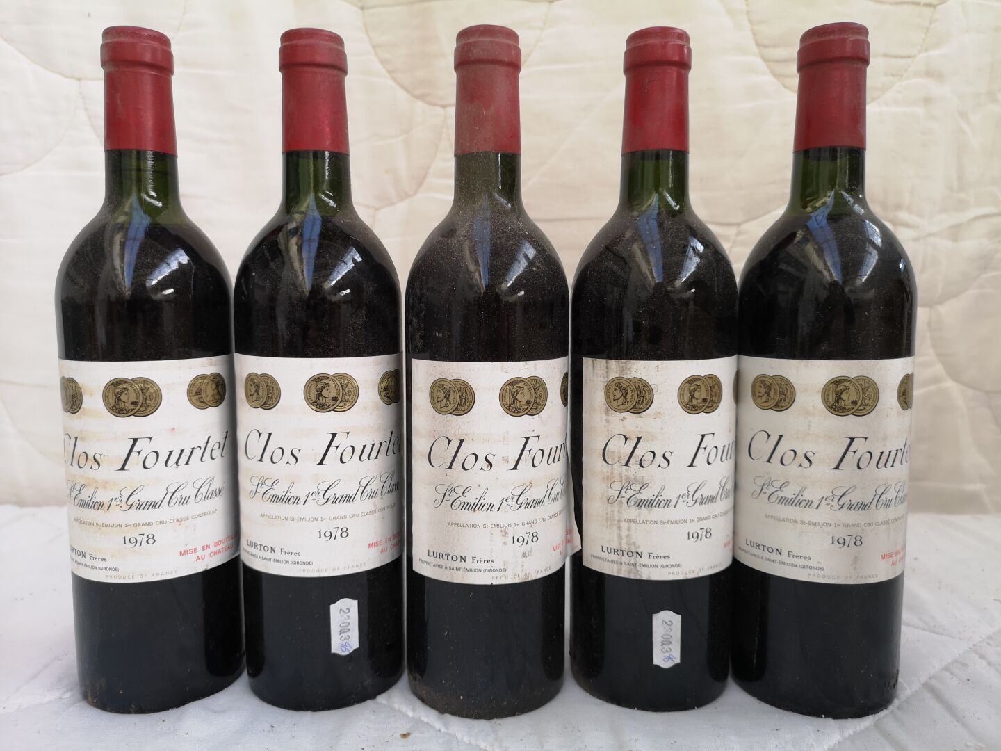 Null 5 bouteilles CLOS FOURTET - 1er Gcc Saint Emilion 1978 
Etiquettes légèreme&hellip;