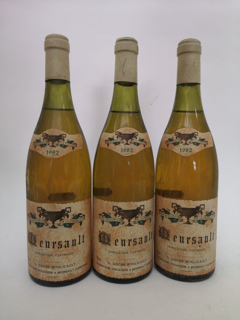 Null 3 瓶 MEURSAULT - Coche-BOULICAULT 1982 
标签染色。高度 3.5 厘米