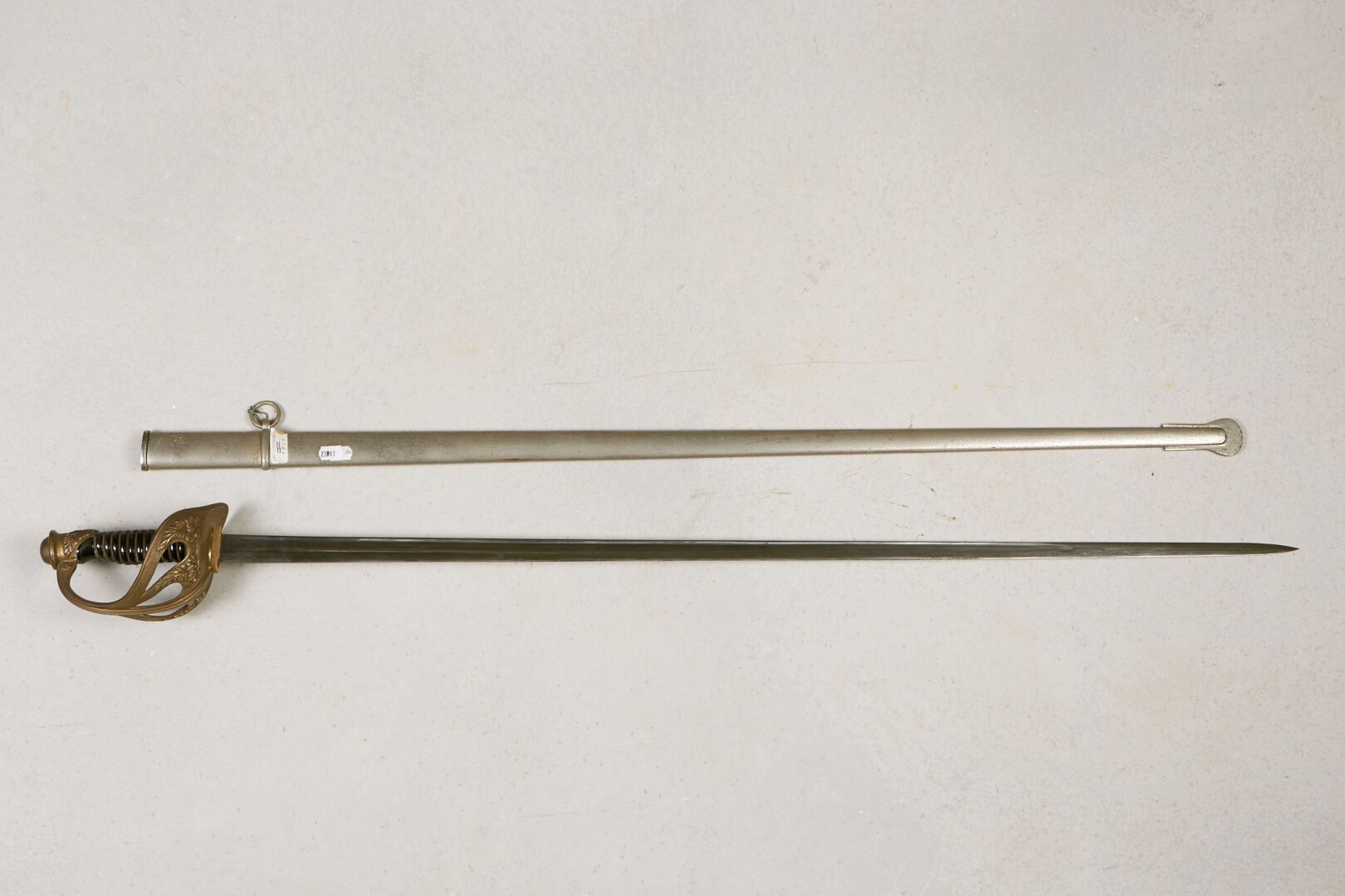 Null Officer's saber model 1923. 
Varnished handle with filigree. Brass mounting&hellip;