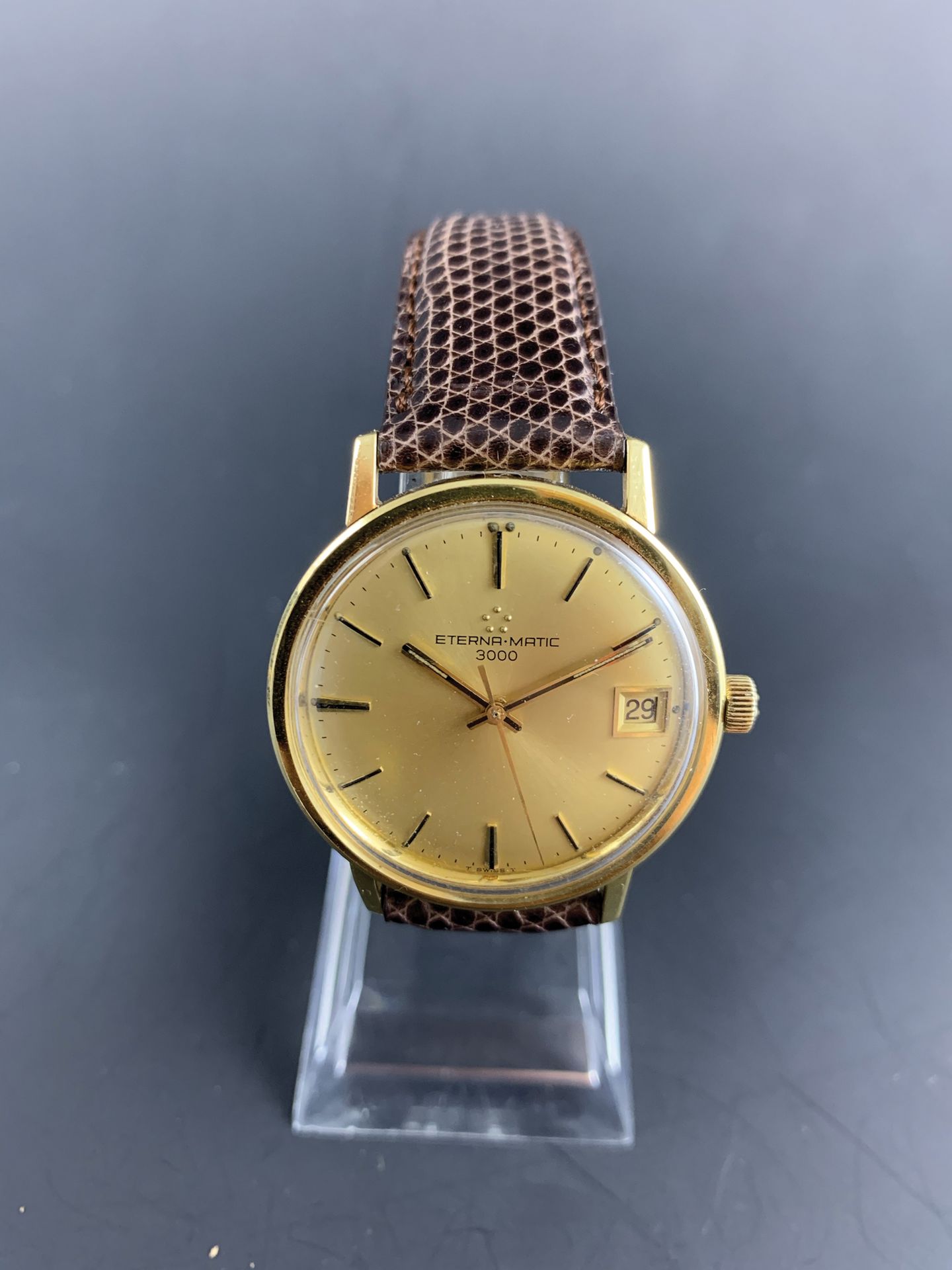 Null ETERNA-MATIC 3000 About 1960. 18K yellow gold wristwatch, round case, signe&hellip;