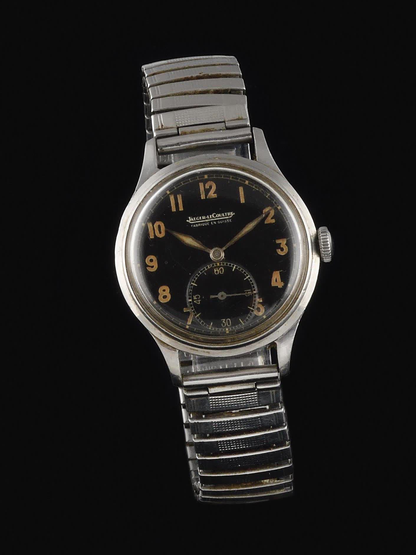 Null JAEGER-LECOULTRE 大约1950年。编号：429XXX。军事风格的钢制腕表，圆形积家表壳，签名的黑色表盘。阿拉伯数字标记，白底蓝钢指针，&hellip;