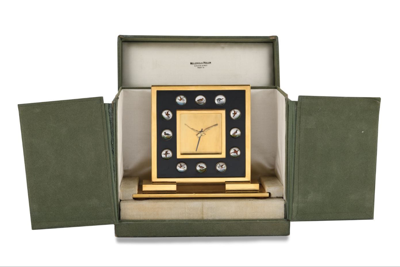 Null MELLERIO DITS MELLER 大约1960年。带闹钟功能的鎏金黄铜台钟，根据特别订单制作。方形表壳镀有黄金和黑钢。镀金表盘，指针为镀金猎枪&hellip;