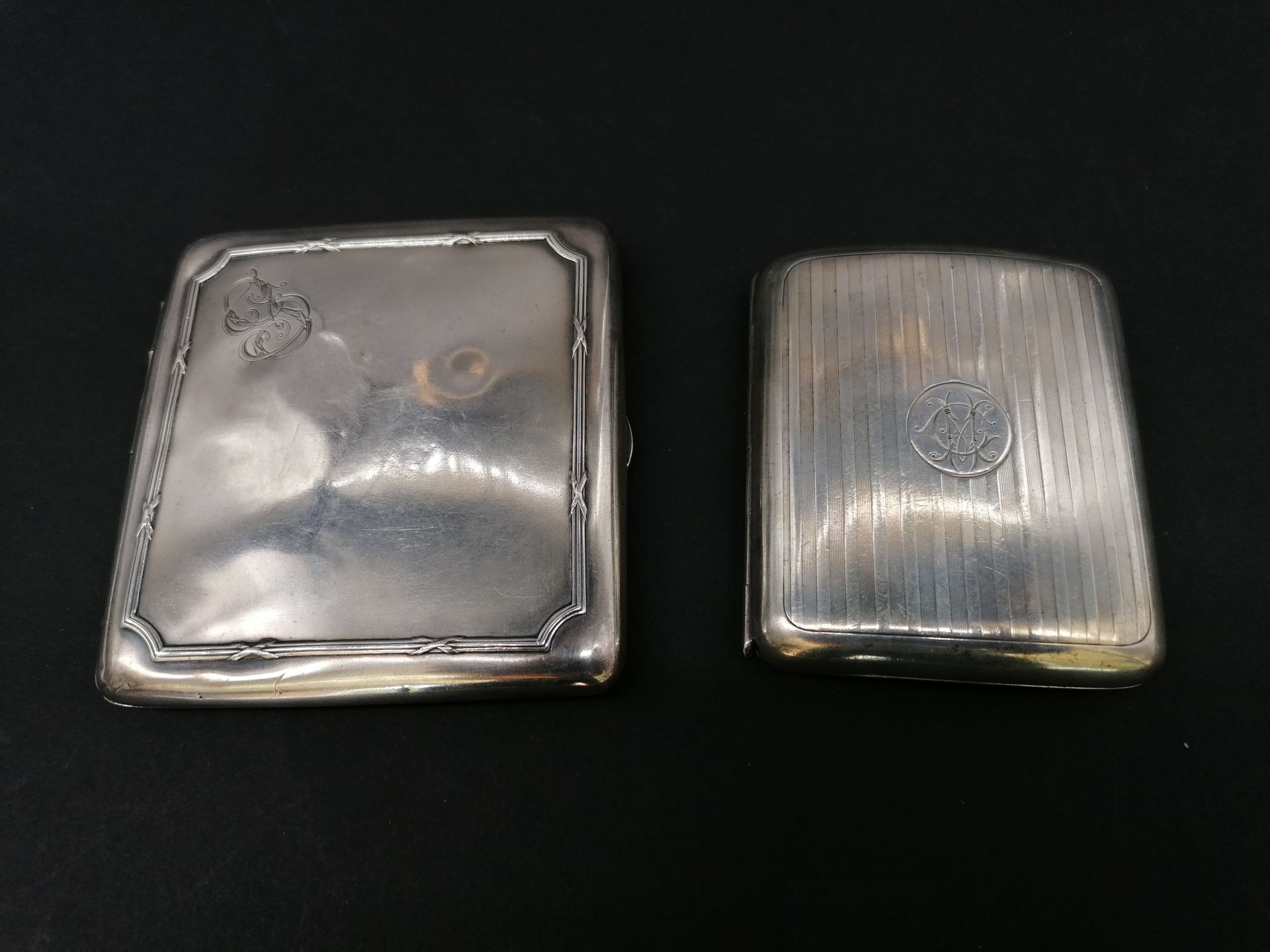 Null Lot of two CIGARETTE SETS

silver monogrammed. 

One English stamped Sampso&hellip;