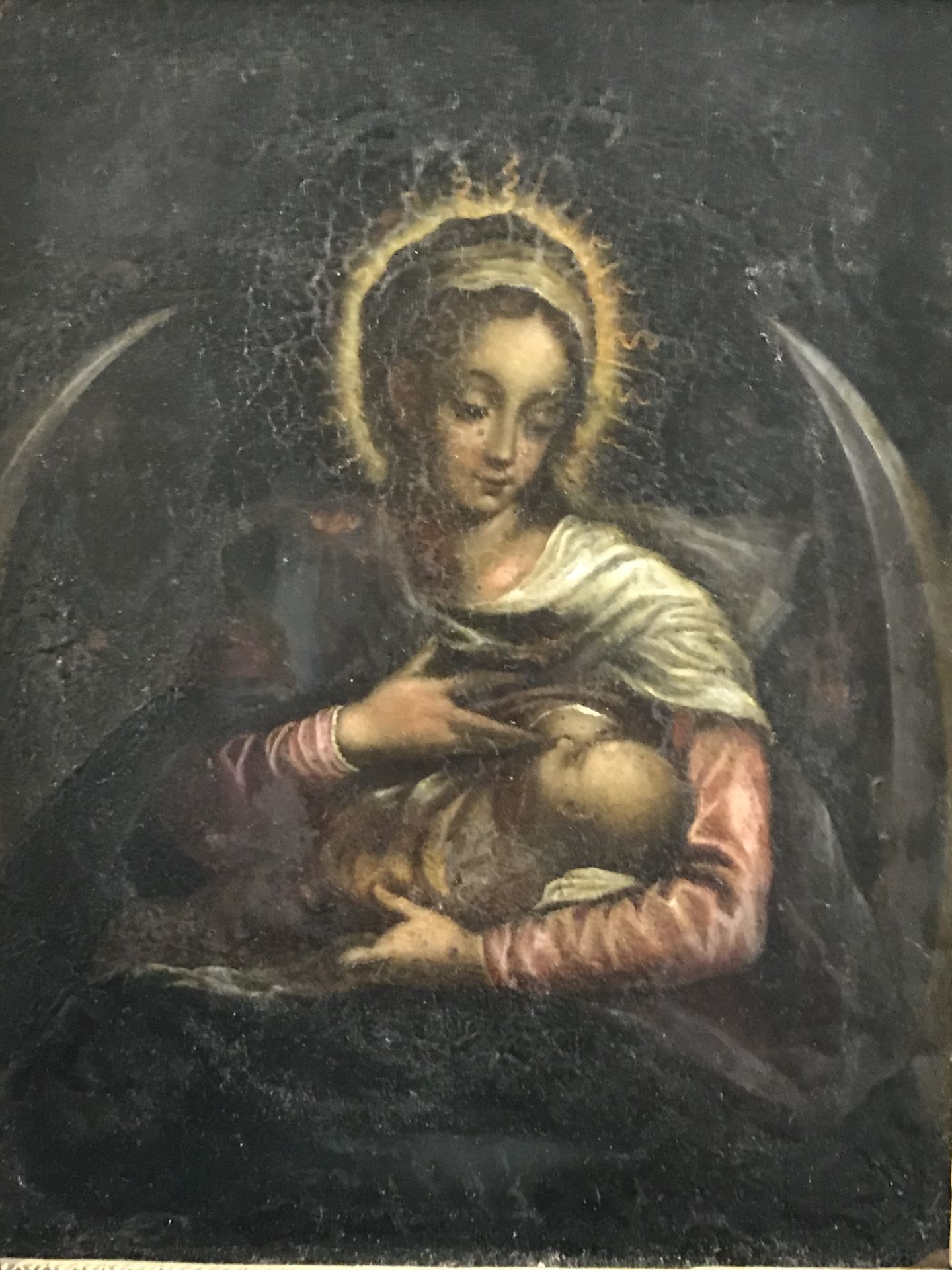 Null 17世纪的法国学校

圣母在新月上给婴儿耶稣喂奶。

铜上油彩

镀金木框

18x15厘米

裂缝和大量重绘。