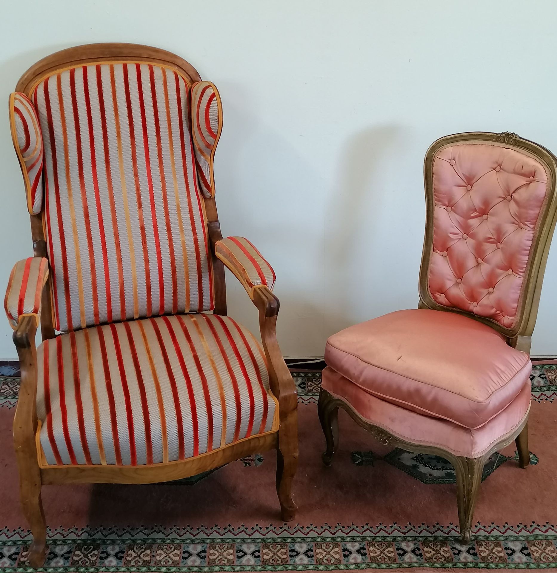 Null SILLÓN VOLTAIRE CON OREJAS

Se adjunta un sillón de estilo Luis XV