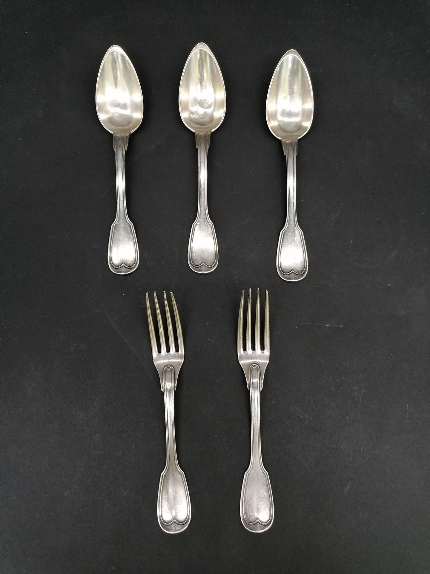 Null Set of SILVER COUVERTS

Three soup spoons and two table forks

Model with n&hellip;