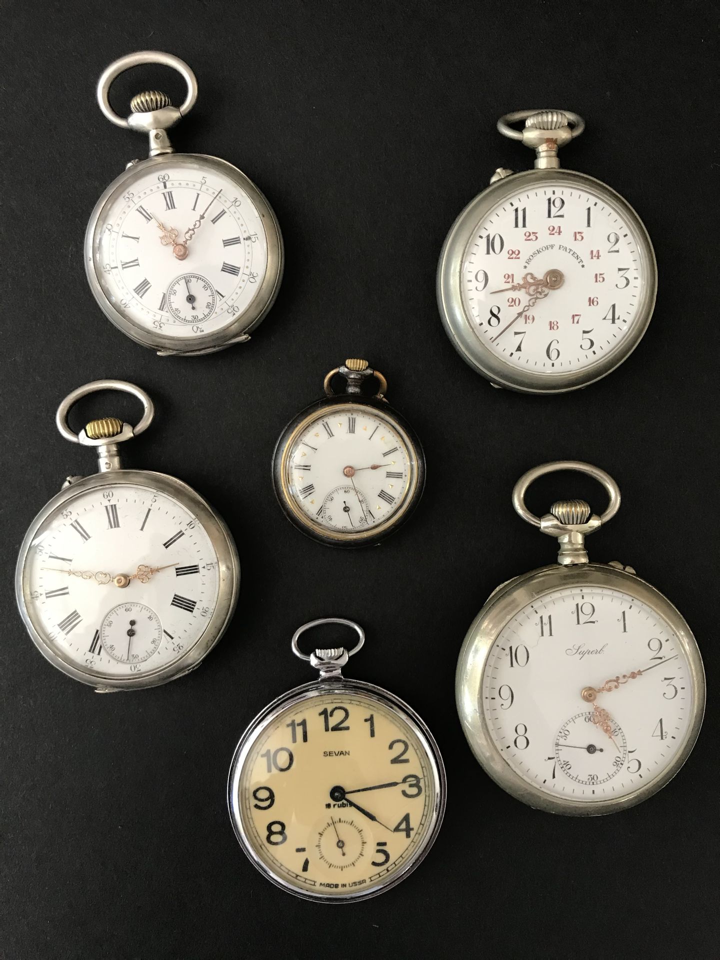 Null Lot of six GOSPET WATCHES

In working order

Some in silver