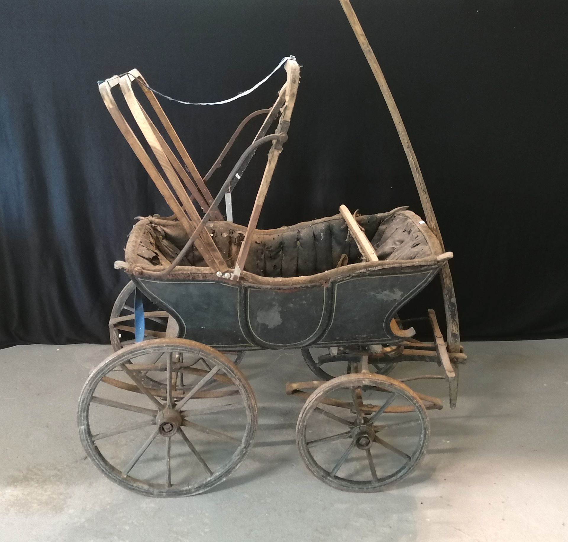 Null HORSE-DRAWN CARRIAGE COLLECTION

Children's carriage to be pulled by small &hellip;