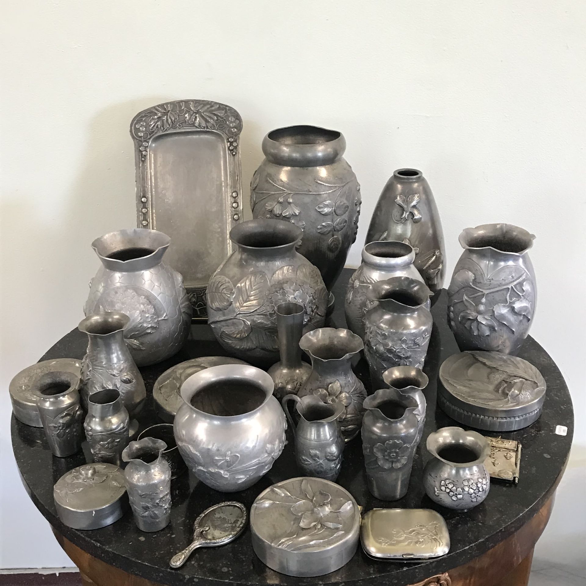 Null COLLECTION OF ART DECO PEWTER

Including vases, boxes, trays, saucers, and &hellip;
